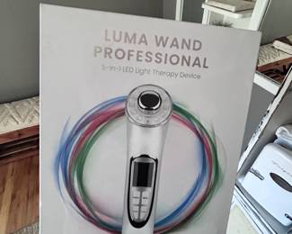 LED light therapy wand brand new 