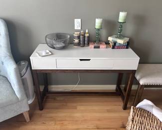 White desk with storage drawer 
