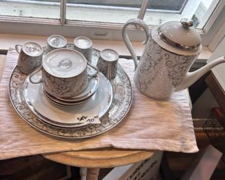 Complete 16 piece tea set wonderful condition