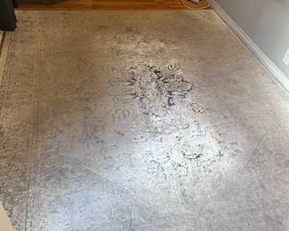 Area rugs 5 x 7 and 8 x 10 several