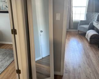 Standing easel mirror