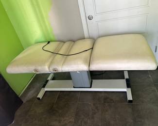 Electric massage table