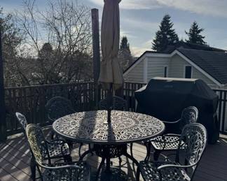 135 CastMetalPatioDiningSetwDecorativePatternsUmbrella