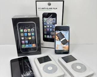 84 AppleiPhoneiPodCollectionwAccessories