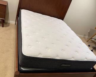46 QueenMidCenturyModernBedFramewBeautyrestMattressLikeNew