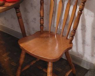 5 Kitchen Chairs and kitchen table