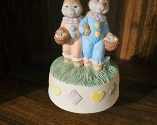Vintage Easter Bunnies Music Box