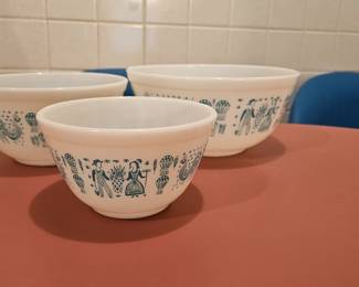 Vintage Pyrex “Butterprint/Amish” Mixing Bowls