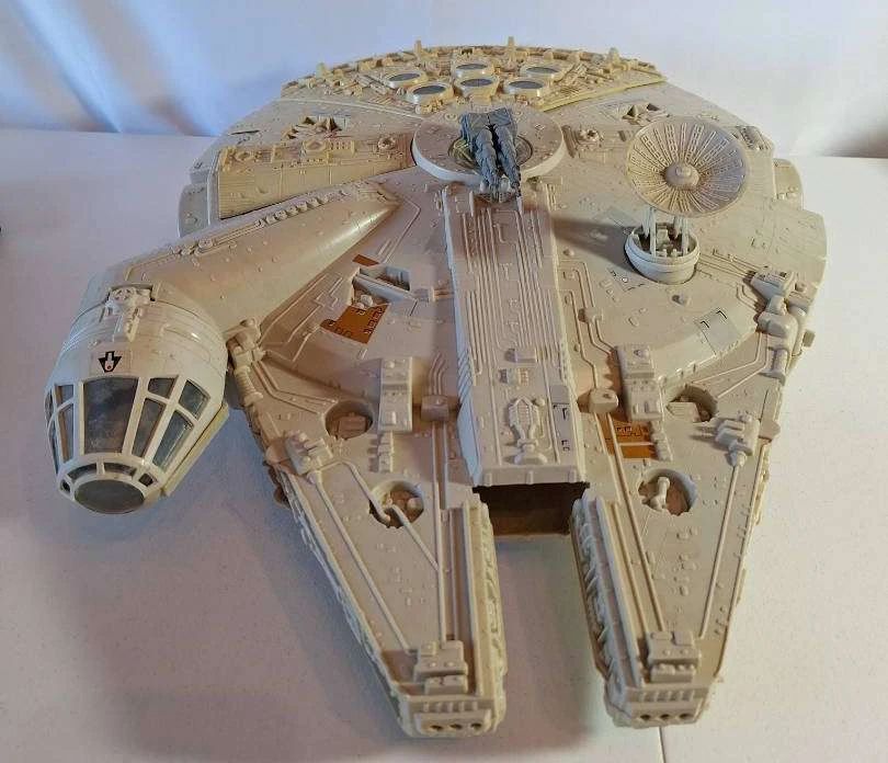 01 Star Wars 1979 Millennial Falcon Kenner