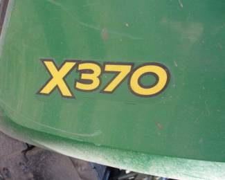 John Deere X370 Riding Lawnmower
