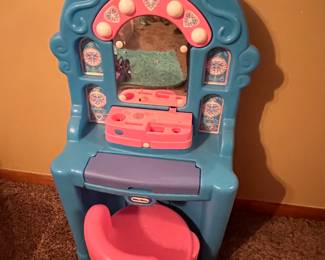 Little tikes dressing table 