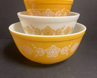 Pyrex butterfly nesting bowl set