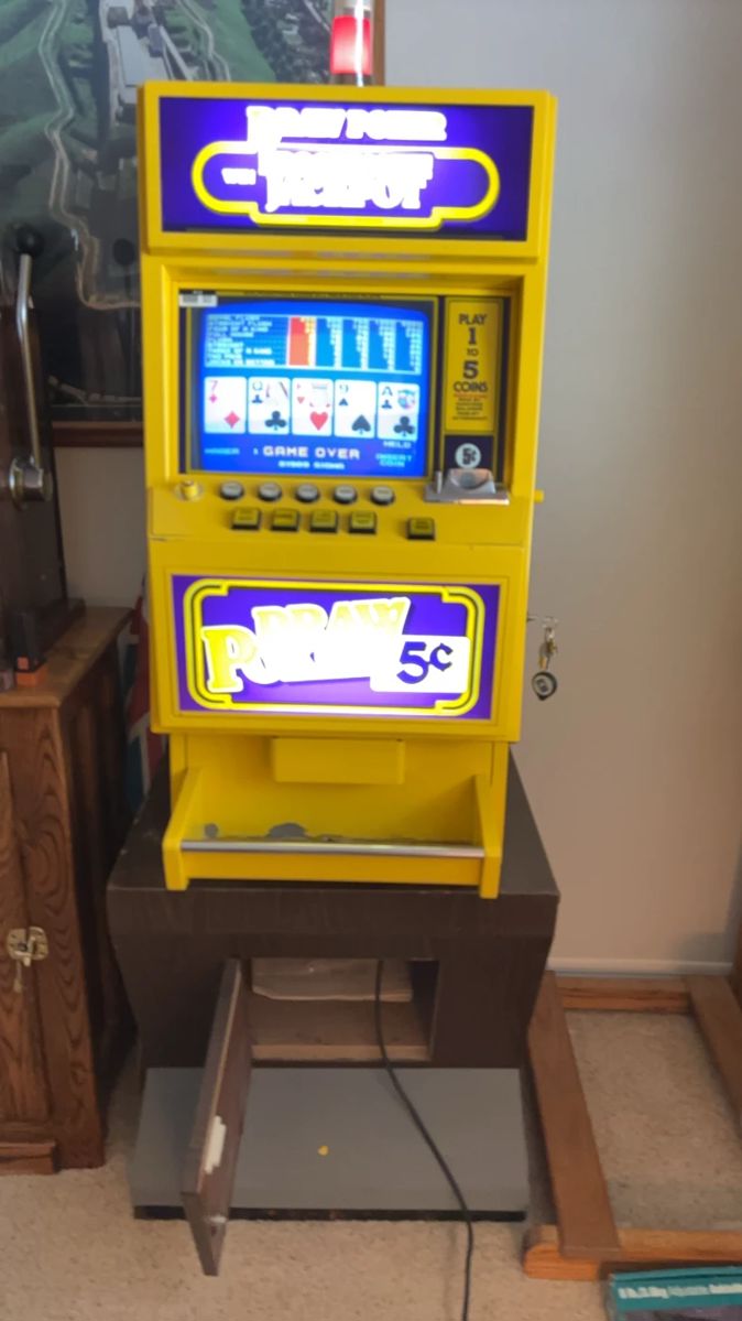  01 Draw Poker Video Slot Machine