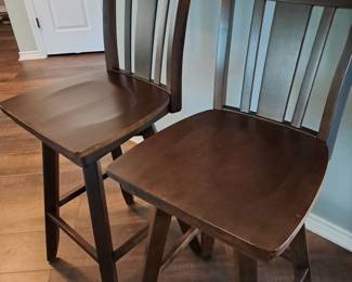 Swivel bar stool as