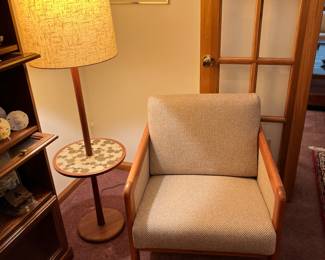 Midcentury chair
Midcentury table lamp