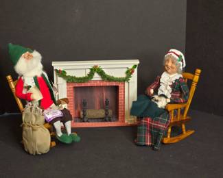 Byers Choice Carolers Mr and Mrs Claus by the Fireplace