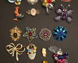 Vintage Women Broche's 