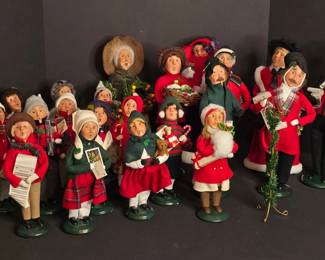 Byers Choice Children and Grownup Carolers