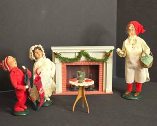 Byers Choice Children by the Fireplace Carolers