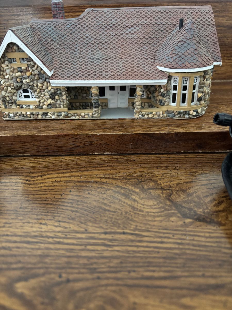Miniature custom made train depot (depicting the one in Lawton) for train set! 
