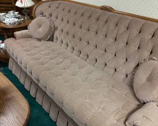 Like new country farm sofa