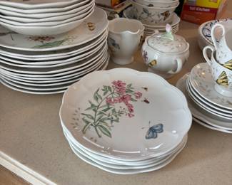 Beautiful Lenox Butterfly full set dinnerware! Perfect for your Easter dinner!