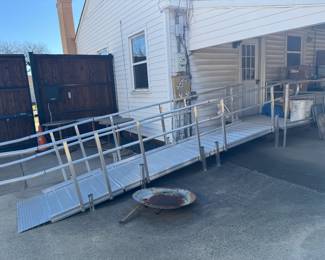 Wheelchair ramp with platform