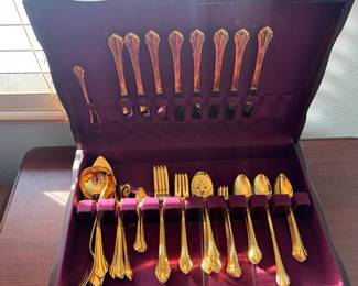 Gold cutlery, silver silverware