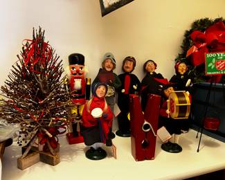 Byers Choice Carolers