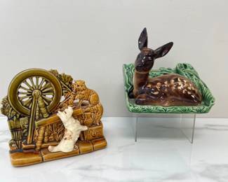 Lot 1625 Shawnee Deer Planter  McCoy Spinning Wheel  Dog  Cat Planter