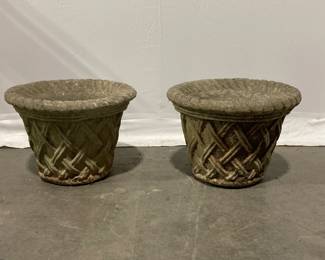 Lot 1531 2 Ceramic Garden Planter Pots