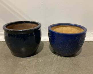 Lot 1525 2 Glazed Ceramic Garden Planter Pots