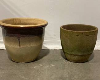 Lot 1522 2 Ceramic Garden Planter Pots