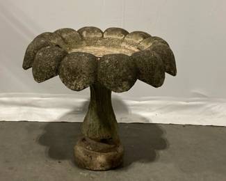 Lot 1566 Concrete Birdbath