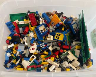 Lot 1604 Legos  Minifigs