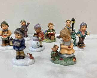 Lot 1600 Berta Hummel Figurines  A Gift for Snowman  Dashing Through the Snow  Little Scholar  Holiday Bells  Peaceful Perch  Singing Lesson  Me and My Drum  Let It Snow