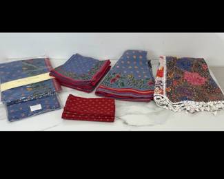 Lot 1698 WilliamsSonoma TableclothsNapkins  More