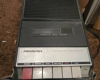 SOUNDESIGN 7619 cassette recorder player