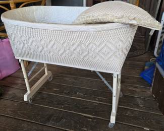 Vintage bassinet in great shape