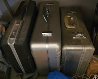 Vintage briefcase/attache Halliburton aluminum & Regency