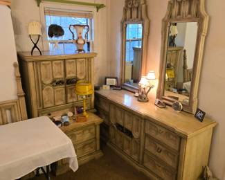Vintage Bassett master bedroom set