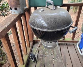 Excellent condition Weber charcoal grill