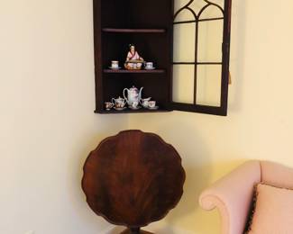 Tilt Top Pie Crust Table 