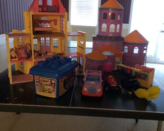 Dora the Explorer transport truck and castle 