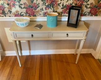 NICE SIDE TABLE