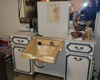Hair dresser vanity sink