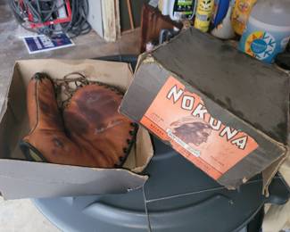 Vtg Nokona baseball glove with original box