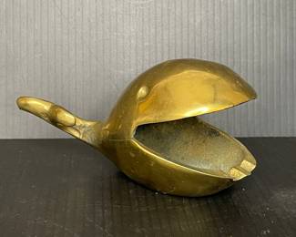 Brass whale ashtray vtg