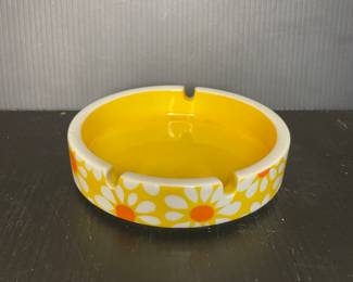 Vtg ceramic ashtray mod design