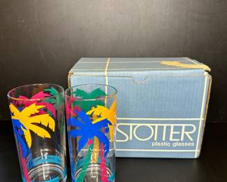 Stotter vintage plastic cups set 6